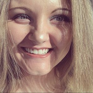 Meet your Posher, Joelle